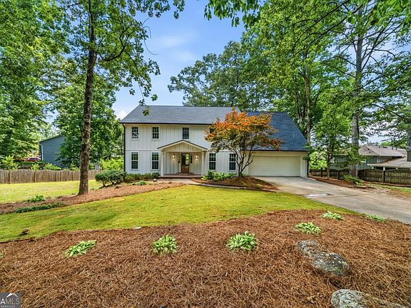 2nd image of 3112 Greenfield Dr