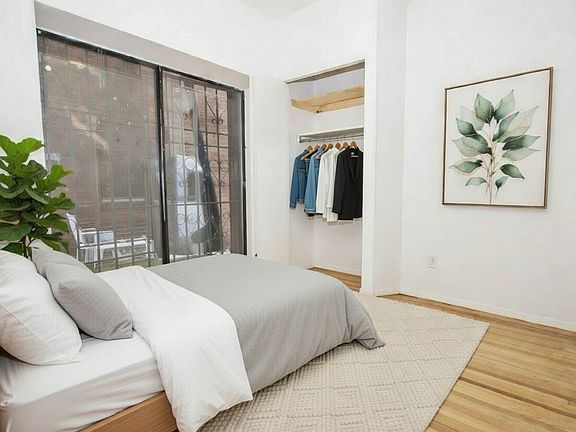 3rd image of 220 E 25th St APT 1D