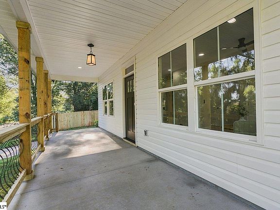 4th image of 829 Dora Dr