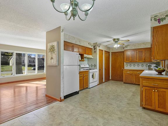 4th image of 3412 W 132nd St
