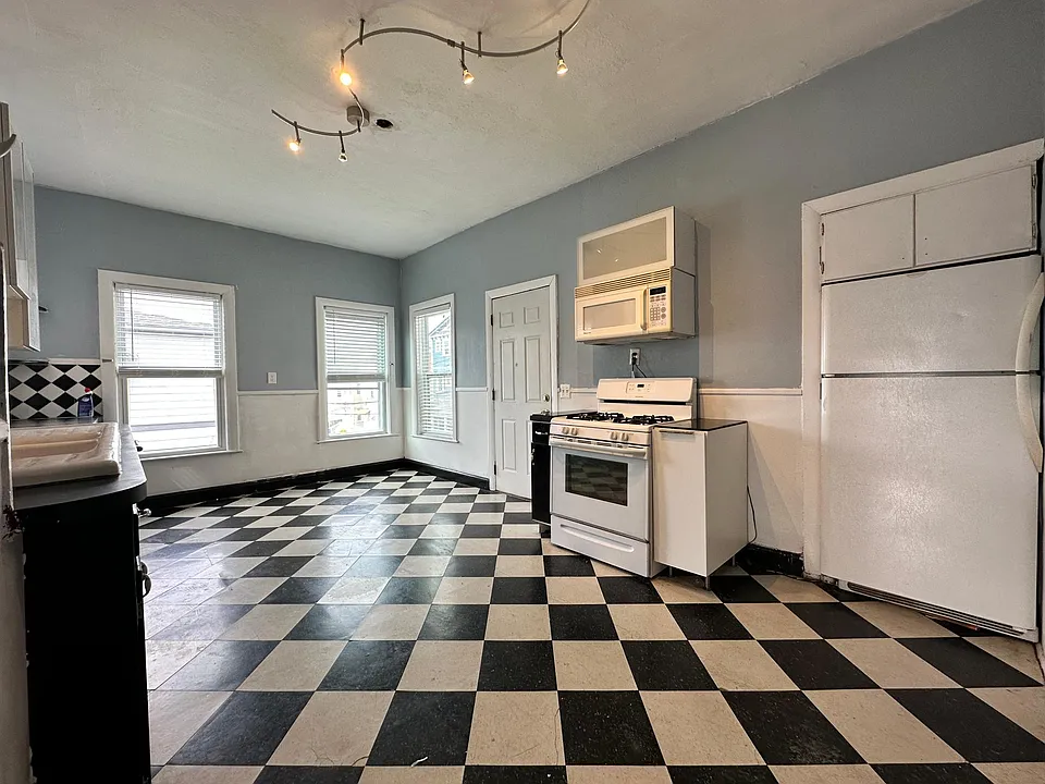 124 Almy St #2D