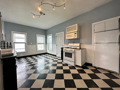 124 Almy St #2D Photo 1
