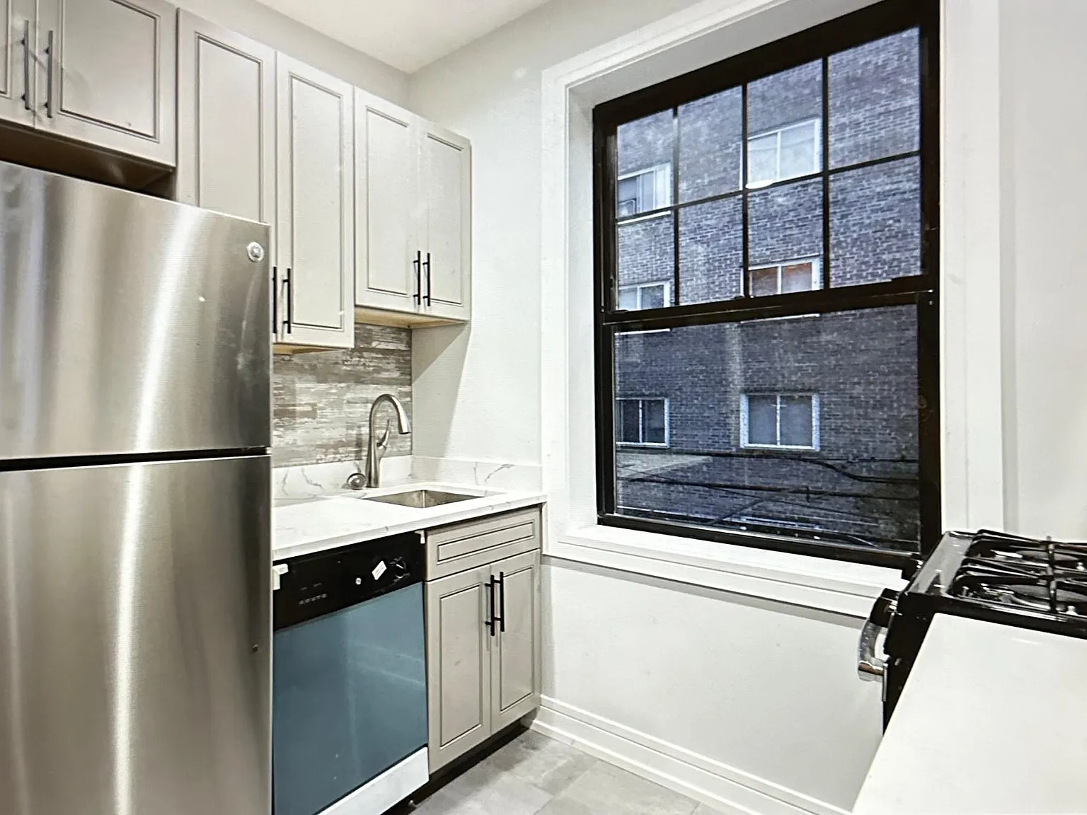 2 bed, 800 sqft, $2,600 — Photo 3