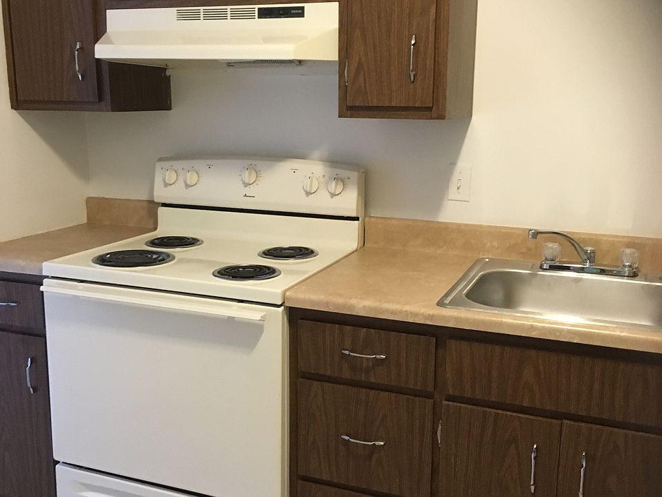 $1095 INCLUDES GAS HEAT, WATER, SEWER, GARBAGE.

KITCHEN INCLUDUES RANGE, REFRIGERATOR AND DISHWASHER