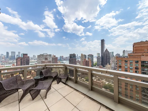 300 East 55th Street image 18 of 20