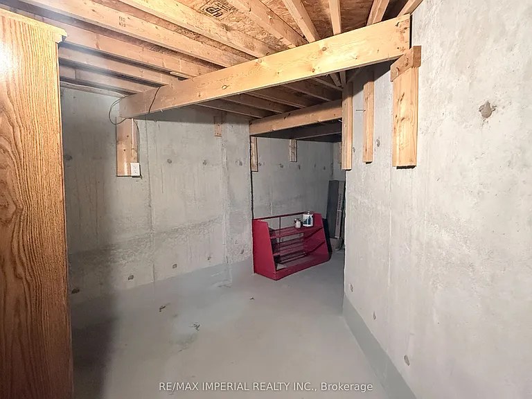 17 Deerwood Cres — Photo 25