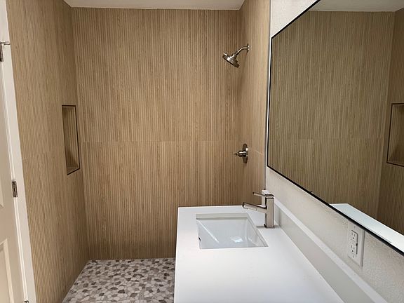 5th image of 693 Harvey St #693