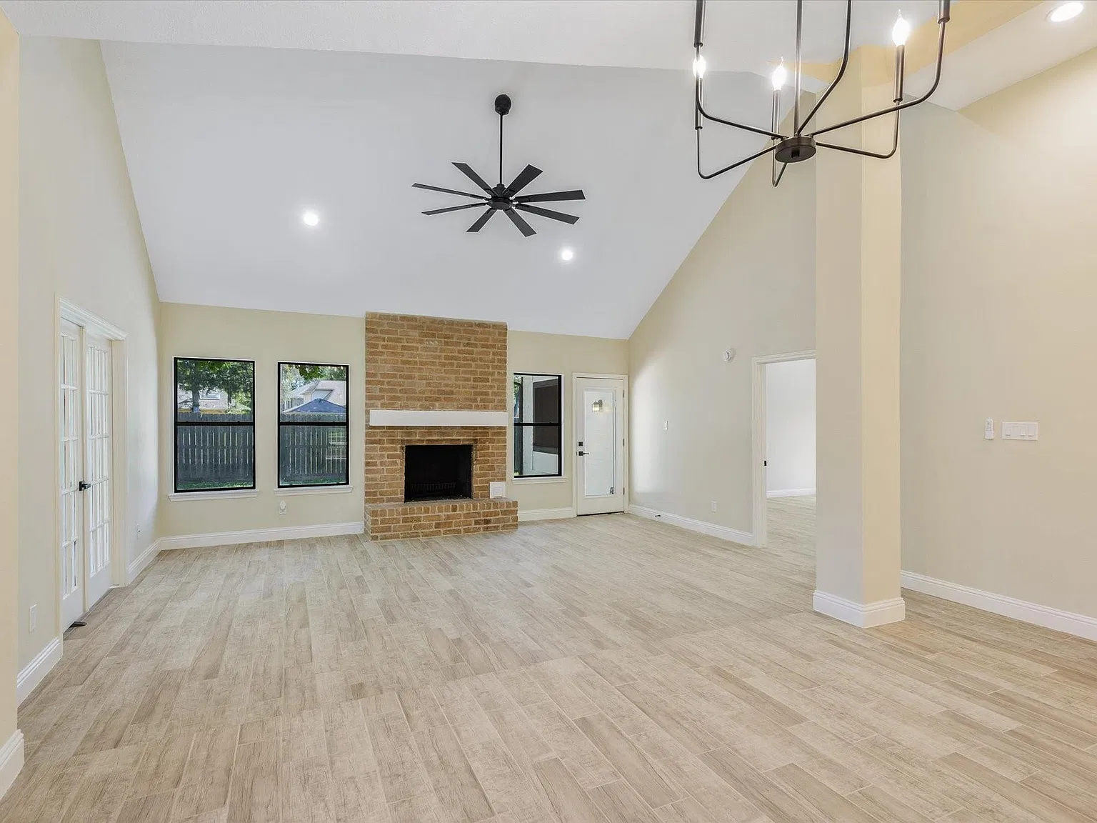3 bed, 2.0 bath, 1969 sqft, $2,500 — Photo 3
