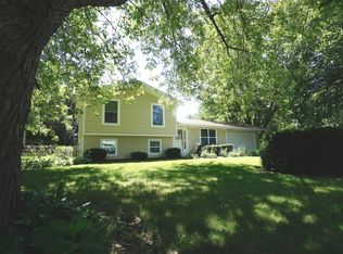 9N949 Beckman Trl, Elgin, IL 60124