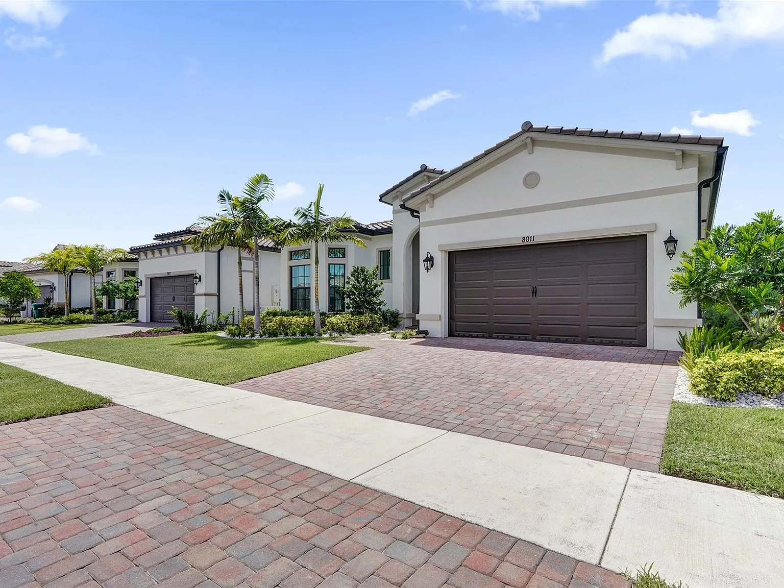 3 bed, 2.5 bath, 2545 sqft, $5,900 — Photo 2