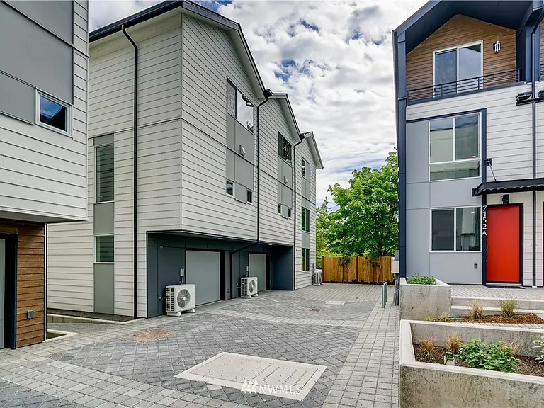 7122F Beacon Ave S — Photo 2