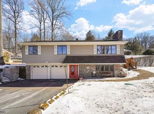 2 Lenape Ave, Newton, NJ 07860