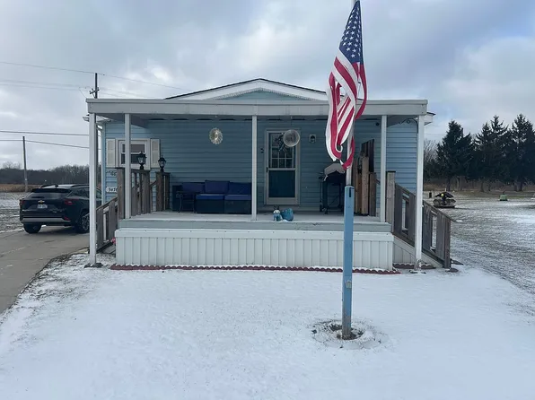 9476 Lighthouse Dr, Fair Haven, MI 48023