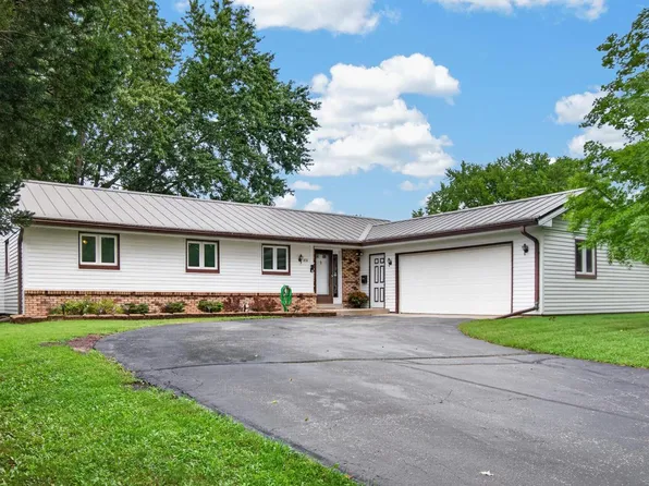 650 Meadow LANE, Burlington, WI 53105