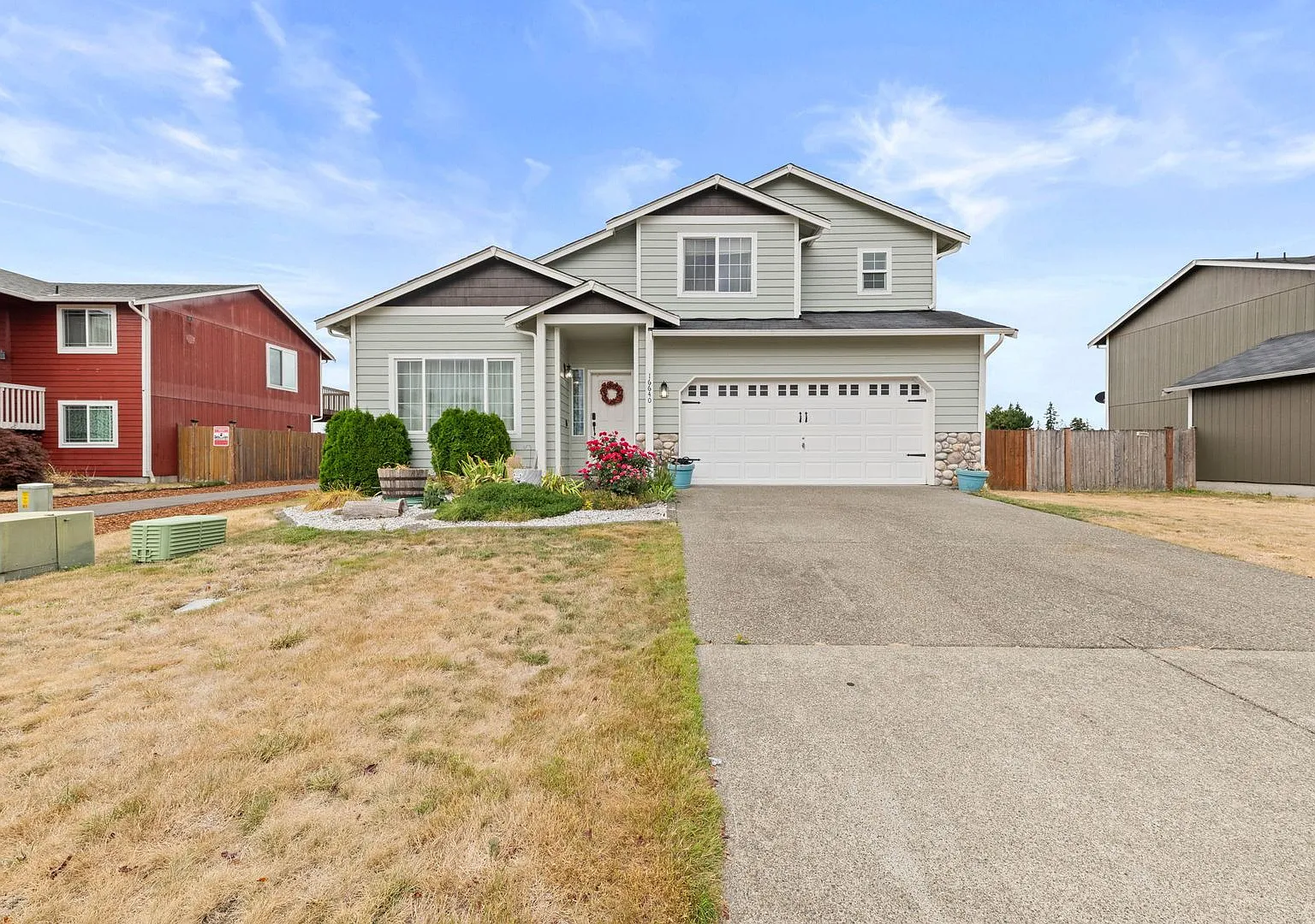 Spacious 4-Bedroom Yelm Home with Fenced Yard & Mountain Views — Photo 2