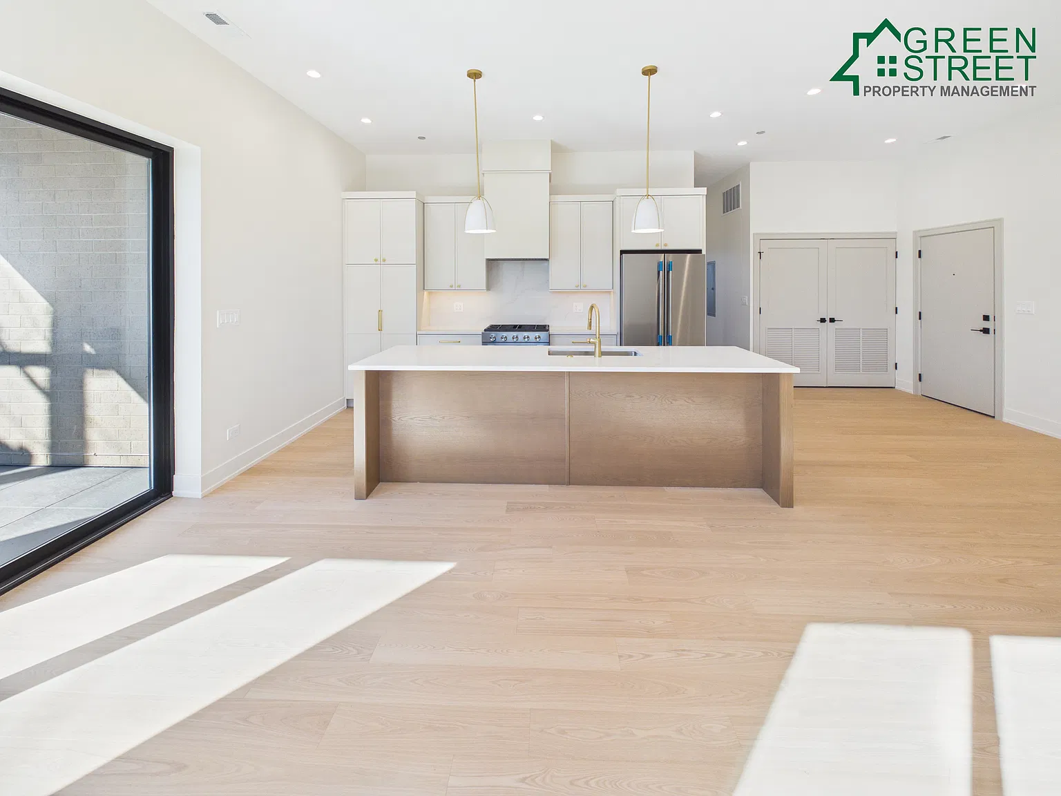 3 bed, 1817 sqft, $4,445 — Photo 2