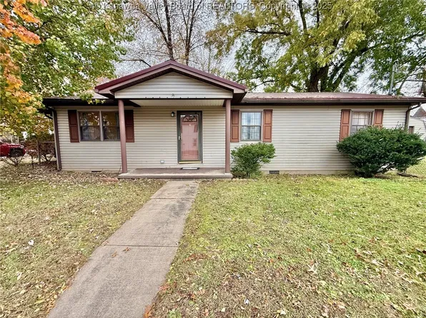 110 Gallatin St, Ravenswood, WV 26164