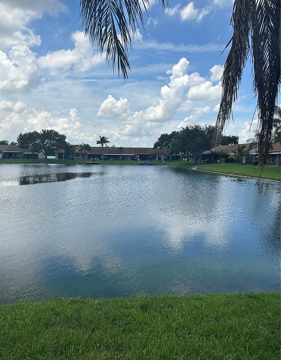 Twin Lake Gardens — Photo 1