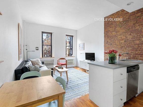 3rd image of 237 E 88th St APT 402