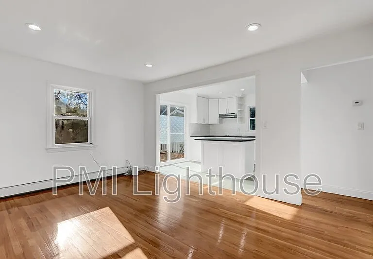 25 Thorney Ave — Photo 5