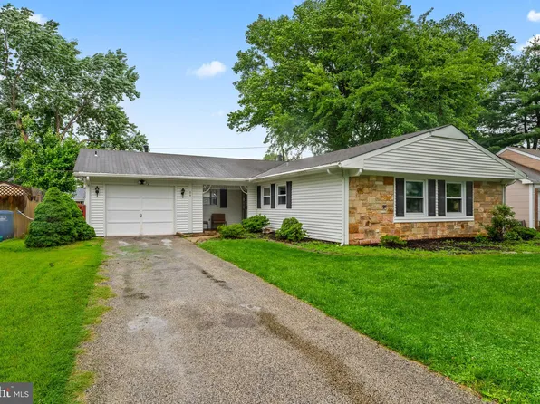 54 Eastbrook Ln, Willingboro, NJ 08046