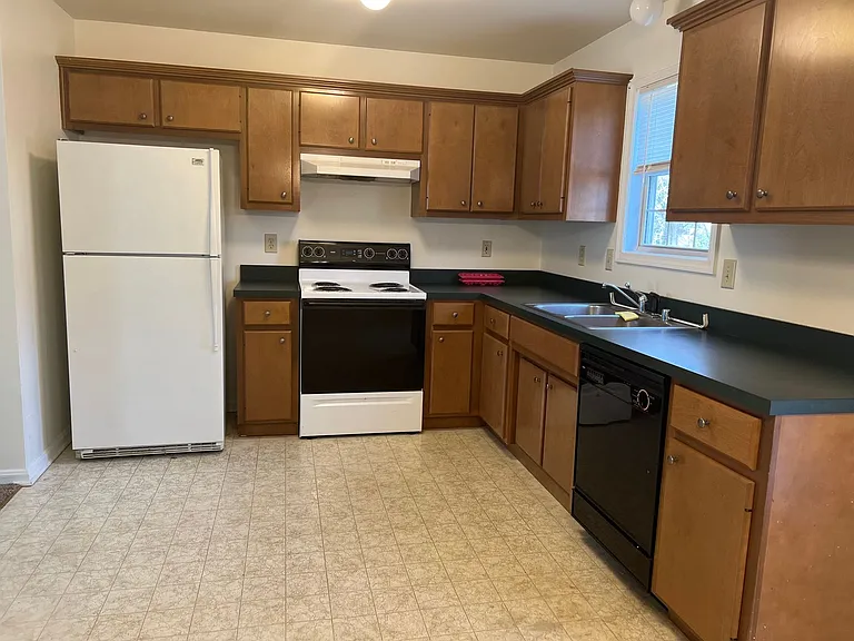 247 E Green St #A — Photo 5