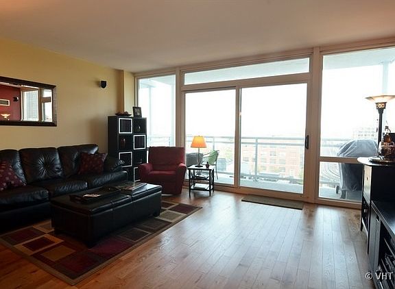 3rd image of 757 N Orleans #705