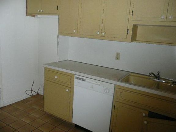 3rd image of 4350 Hillcrest Dr APT 218