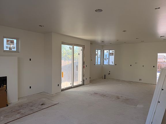 5th image of 122 N Locust St #3