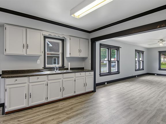 4th image of 233 Ferry Street