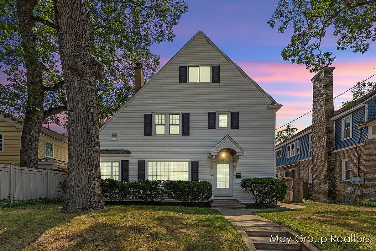 1418 Hall St SE photo 1
