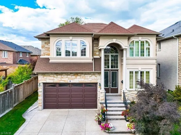 9 Lorupe Ct, Hamilton, ON L9G 0C8
