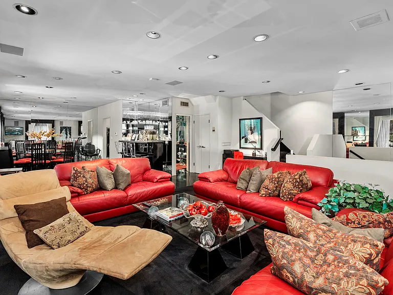 W Knoll Dr — Photo 4