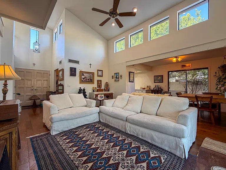 4621 E Valley View Dr — Photo 1