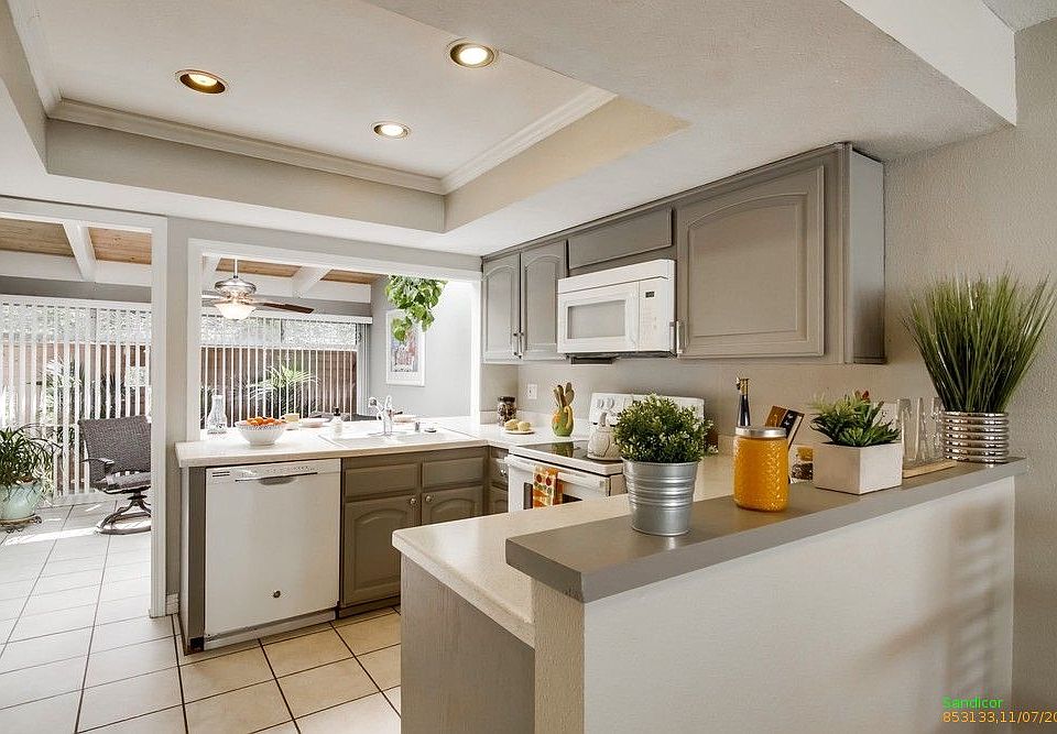 1st image of 600 Sheffield Ct Unit 10