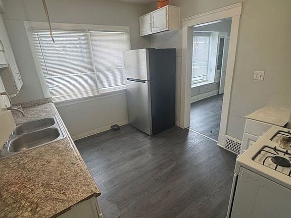 3rd image of 2231 W 105th St Unit 1