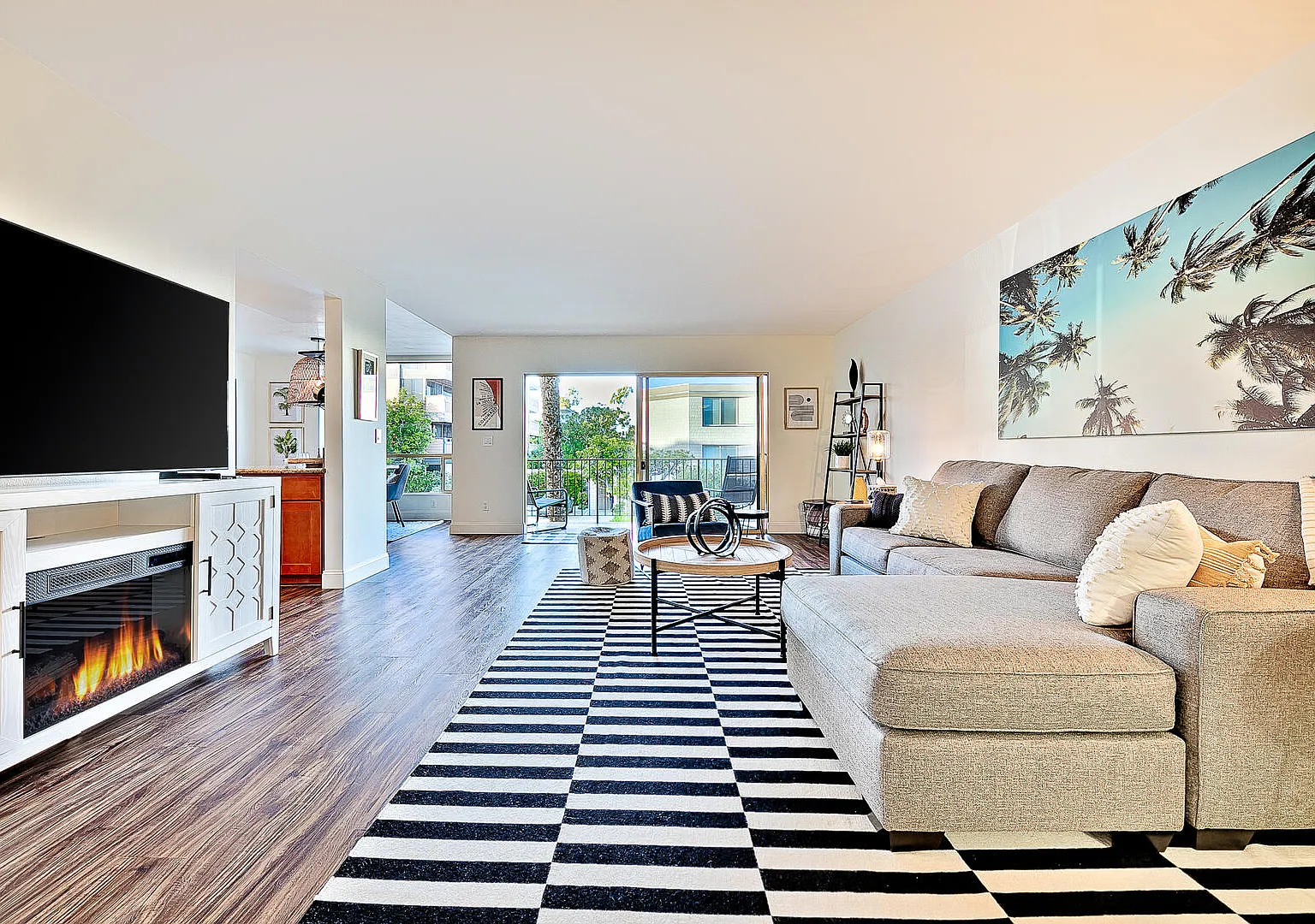 2 bed, 1121 sqft, $6,000 — Photo 3