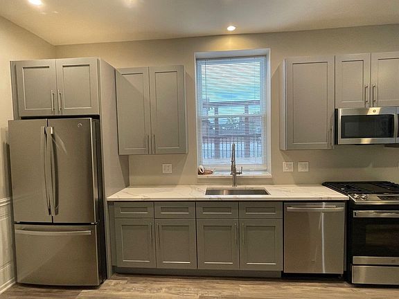 2nd image of 3853 N Southport Ave #2