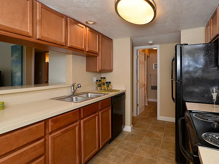 Alta Mar at Broadwater Apartments — Photo 10