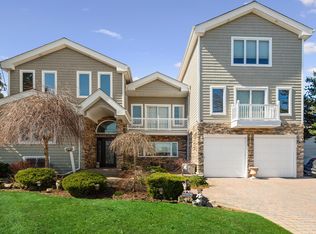 2778 Lindenmere Dr, Merrick, NY 11566