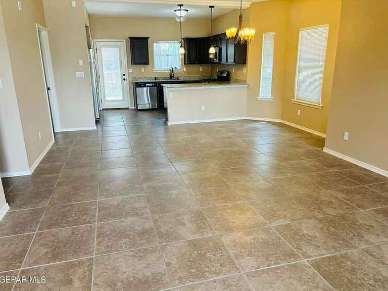12916 Hueco Hill Dr — Photo 3