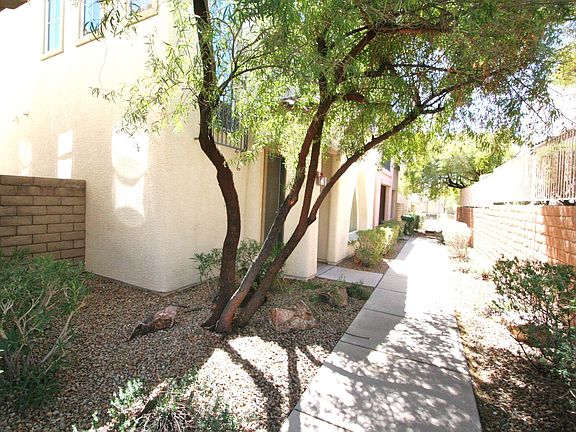 3rd image of 1037 Campo Seco Ct