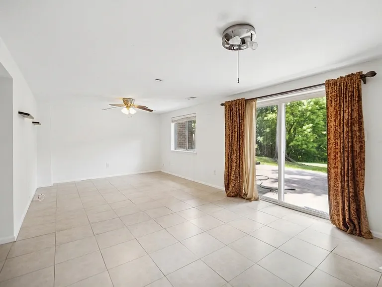 9923 Lake Landing Rd — Photo 24