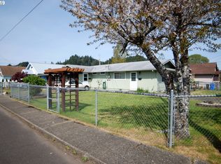 907 Greenwood Ave, Reedsport, OR 97467