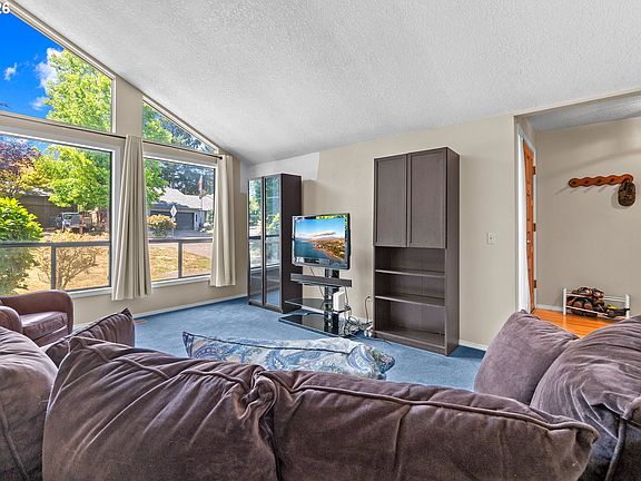 5th image of 21886 SW Martinazzi Ave