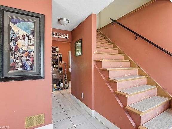 3rd image of 39 Paradise Rd N