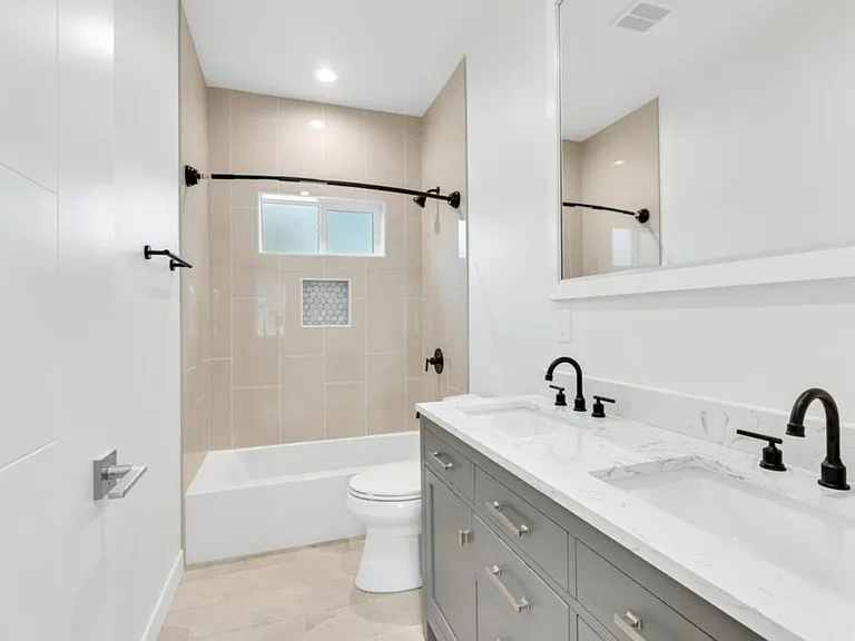 2 bedroom / 1 bath | Midtown Duplex Available Now — Photo 12