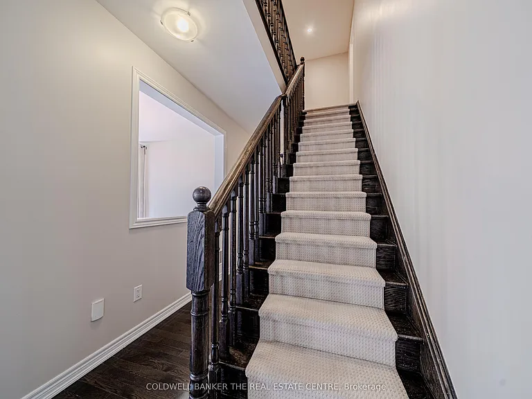 15 Military Ct — Photo 32