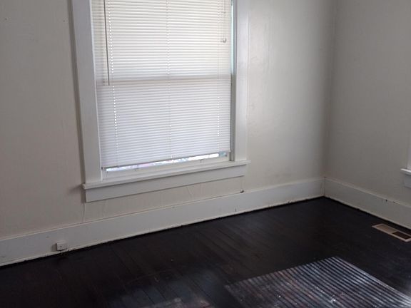 5th image of 305 E Quincy St