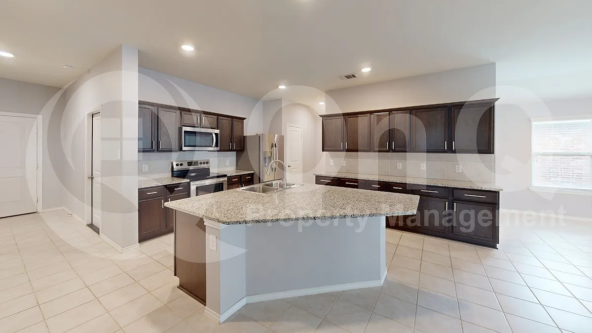 4 bed, 2.0 bath, 2080 sqft, $2,099 — Photo 3